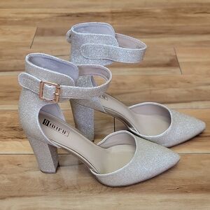 IDIFU Size 9.5 Gold Glitter Closed Toe Dressy Heels With Ankle Buckle Closure